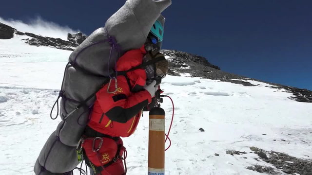 Rare 'death zone' rescue on Everest
